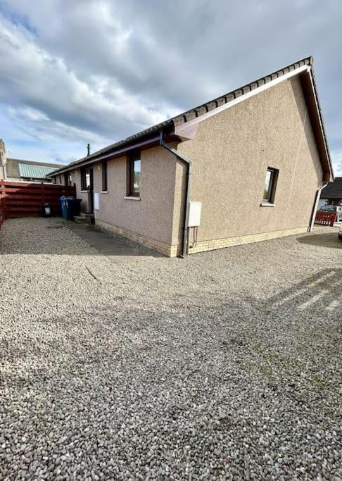 Cosy At Camden, Entire Bungalow Evanton Exterior photo